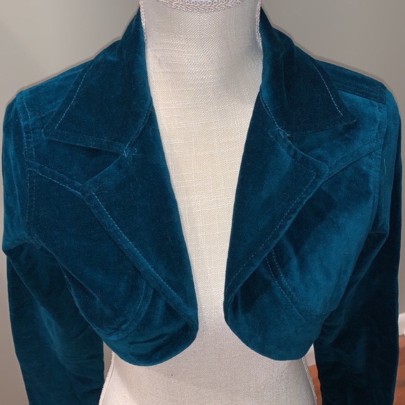 Plugg Woman’s Crop Blazer/Jacket - Picture 2 of 6